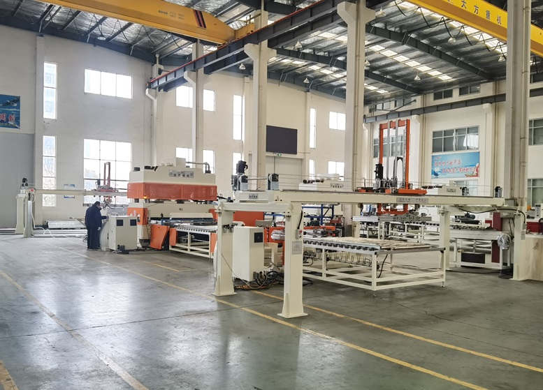 XYJ－3/1000 彈性地板模壓裁切成型生產(chǎn)線