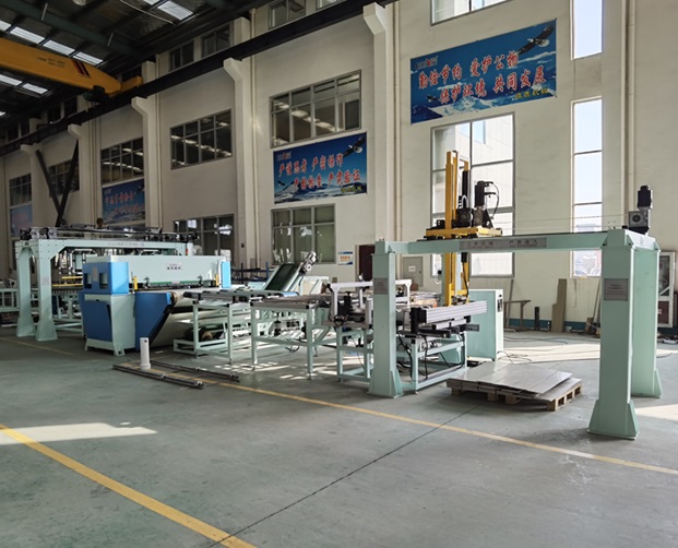 XYJ－3  彈性地板自動(dòng)裁切碼垛生產(chǎn)線